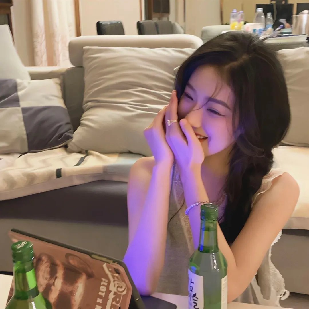 穿到对手身上我被迫营业